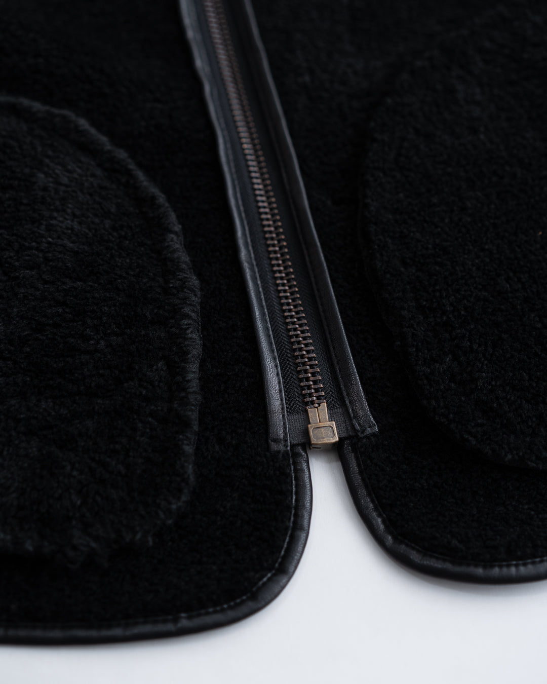 [10.17 sat 12:00 Release] GDC  Vegan Mouton Vest