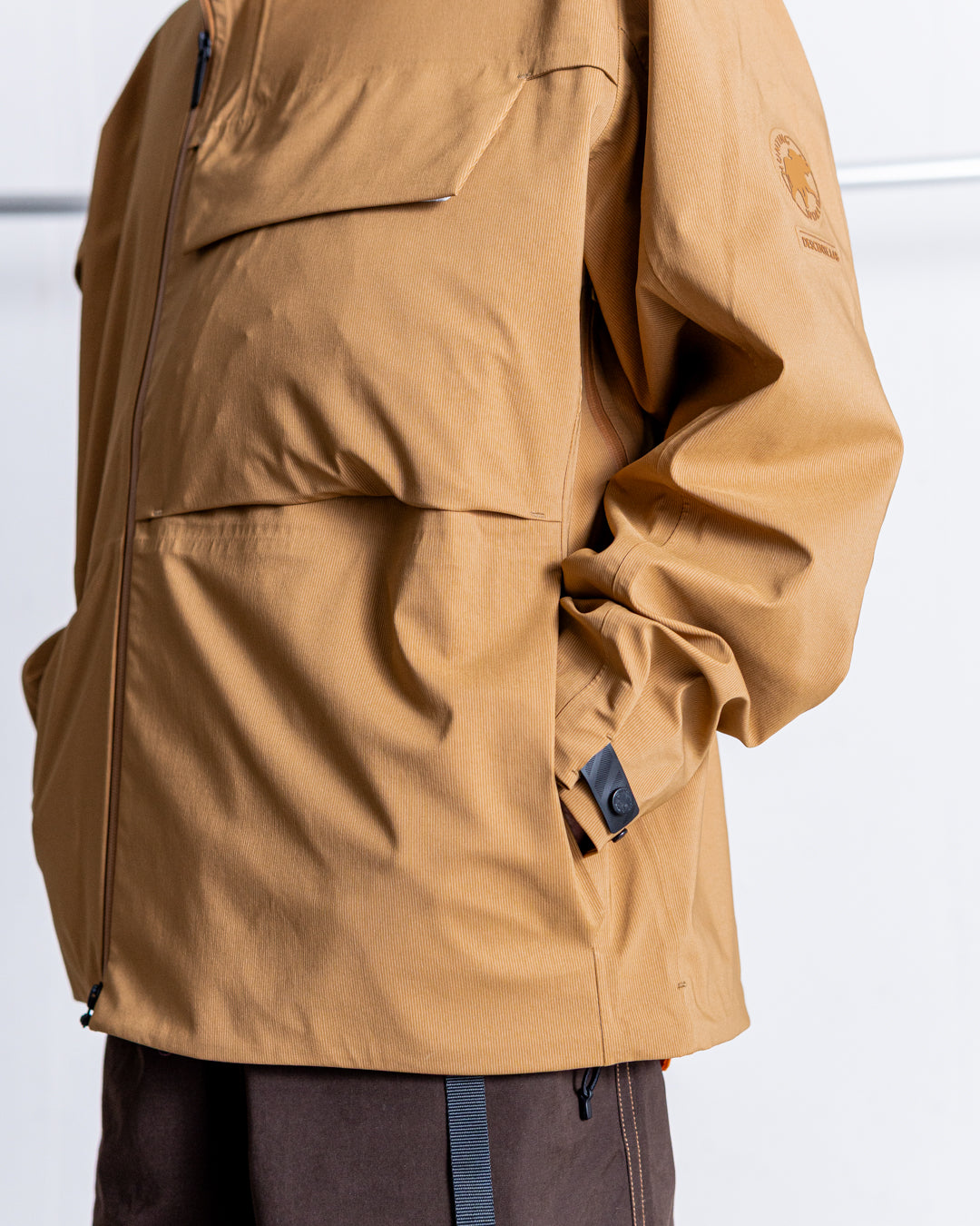 【limited】HUNTING WORLD CRAFTED BY DESCENTE.LAB HARD SHELL ASYMMETRY FIELD JACKET