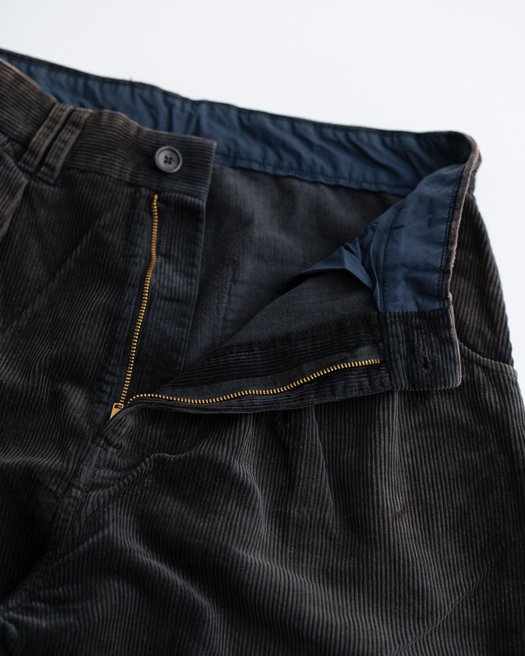 ANACHRONORM CORDUROY TUCK WIDE PANTS