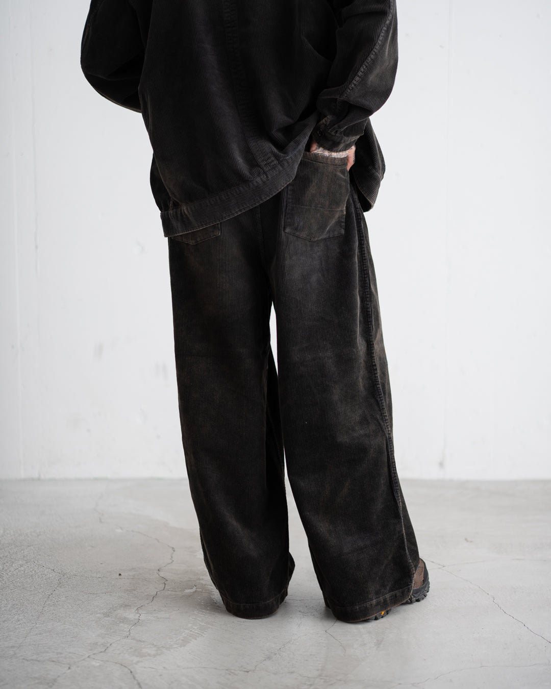 ANACHRONORM CORDUROY TUCK WIDE PANTS