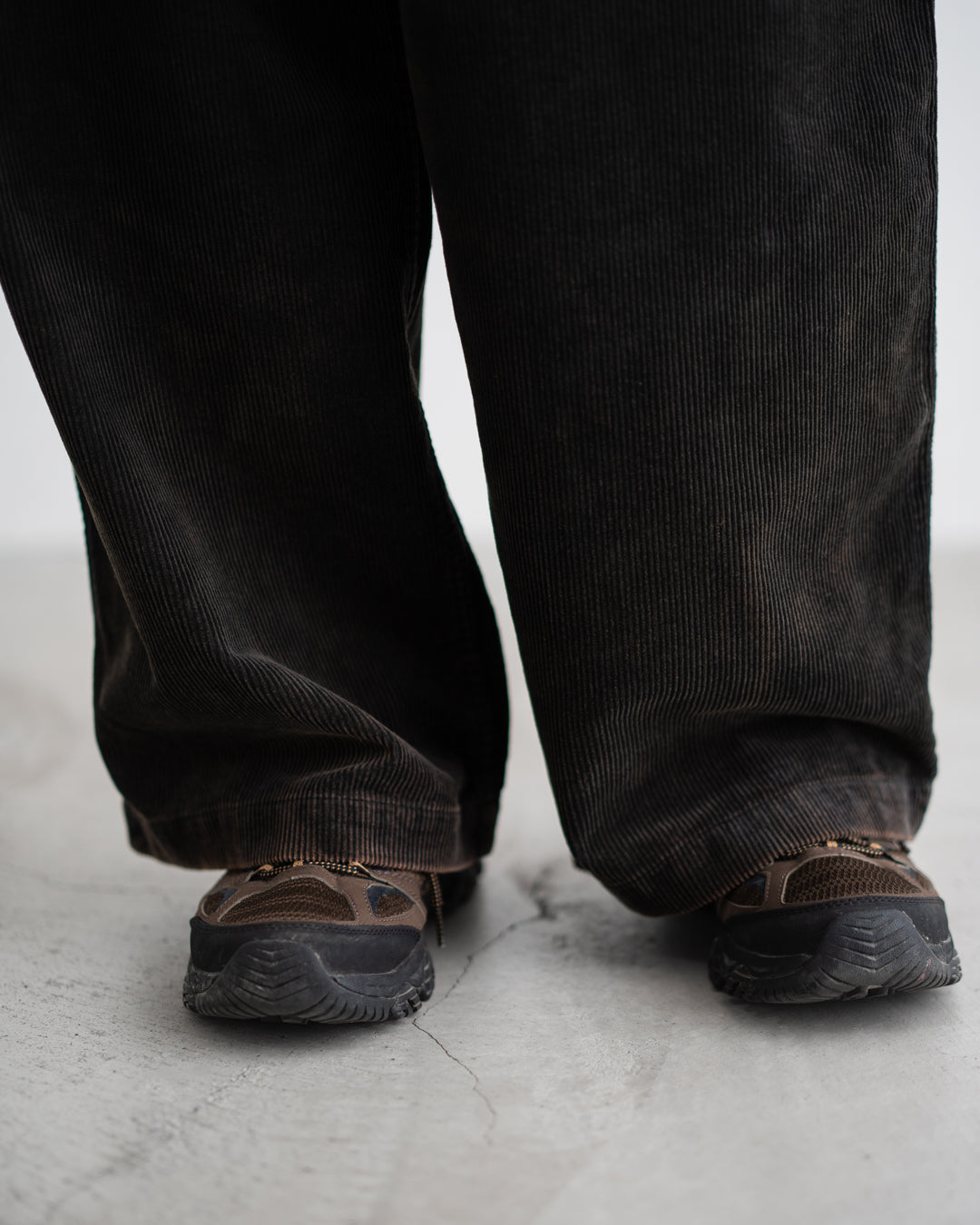 ANACHRONORM CORDUROY TUCK WIDE PANTS