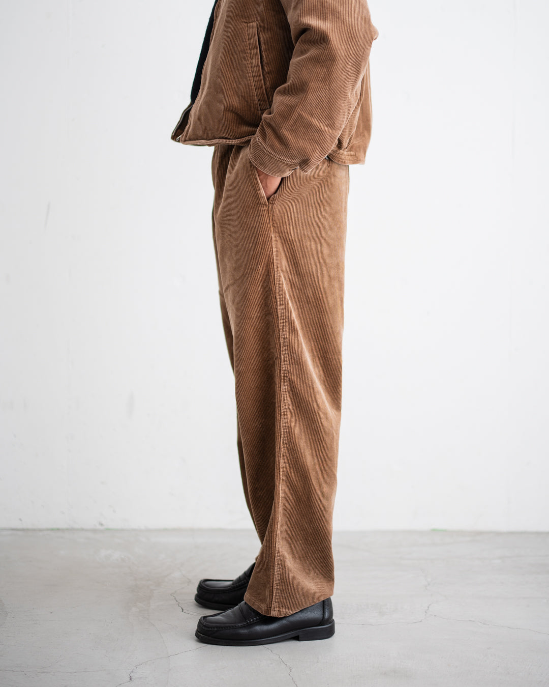 [10.24 sat 12:00 Release] FOUNDOUR COTTON CORDUROY WIDE TUCK TROUSERS