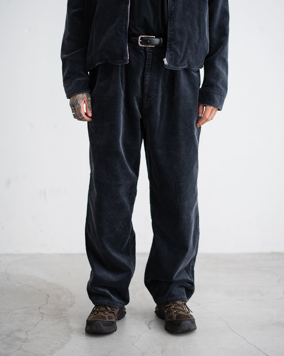 [10.24 sat 12:00 Release] FOUNDOUR COTTON CORDUROY WIDE TUCK TROUSERS