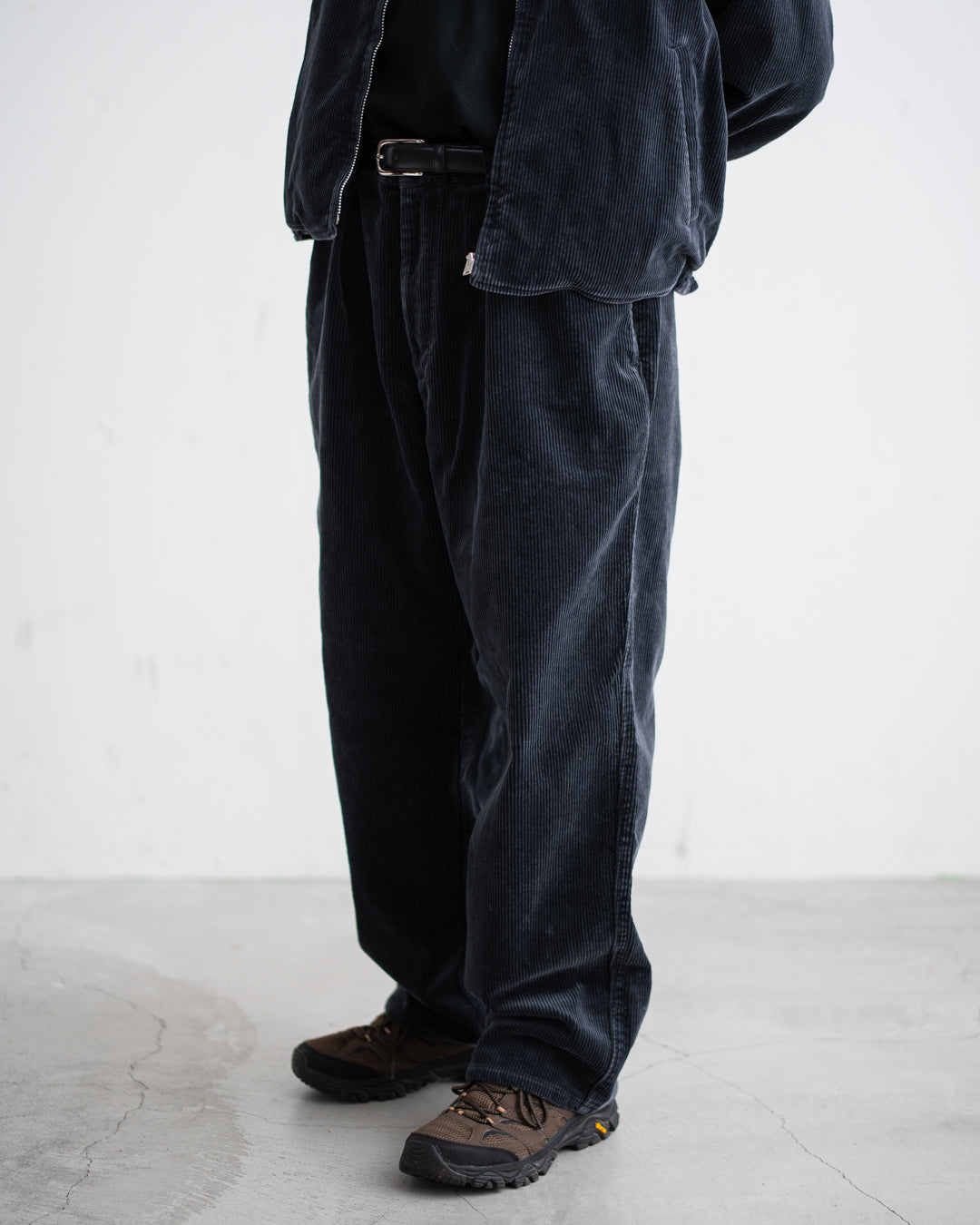 [10.24 sat 12:00 Release] FOUNDOUR COTTON CORDUROY WIDE TUCK TROUSERS