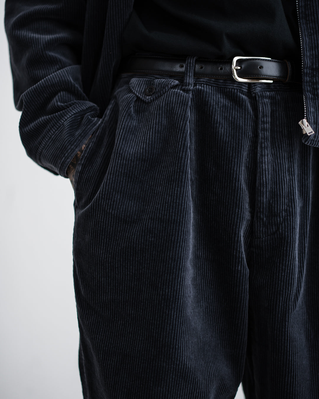 [10.24 sat 12:00 Release] FOUNDOUR COTTON CORDUROY WIDE TUCK TROUSERS