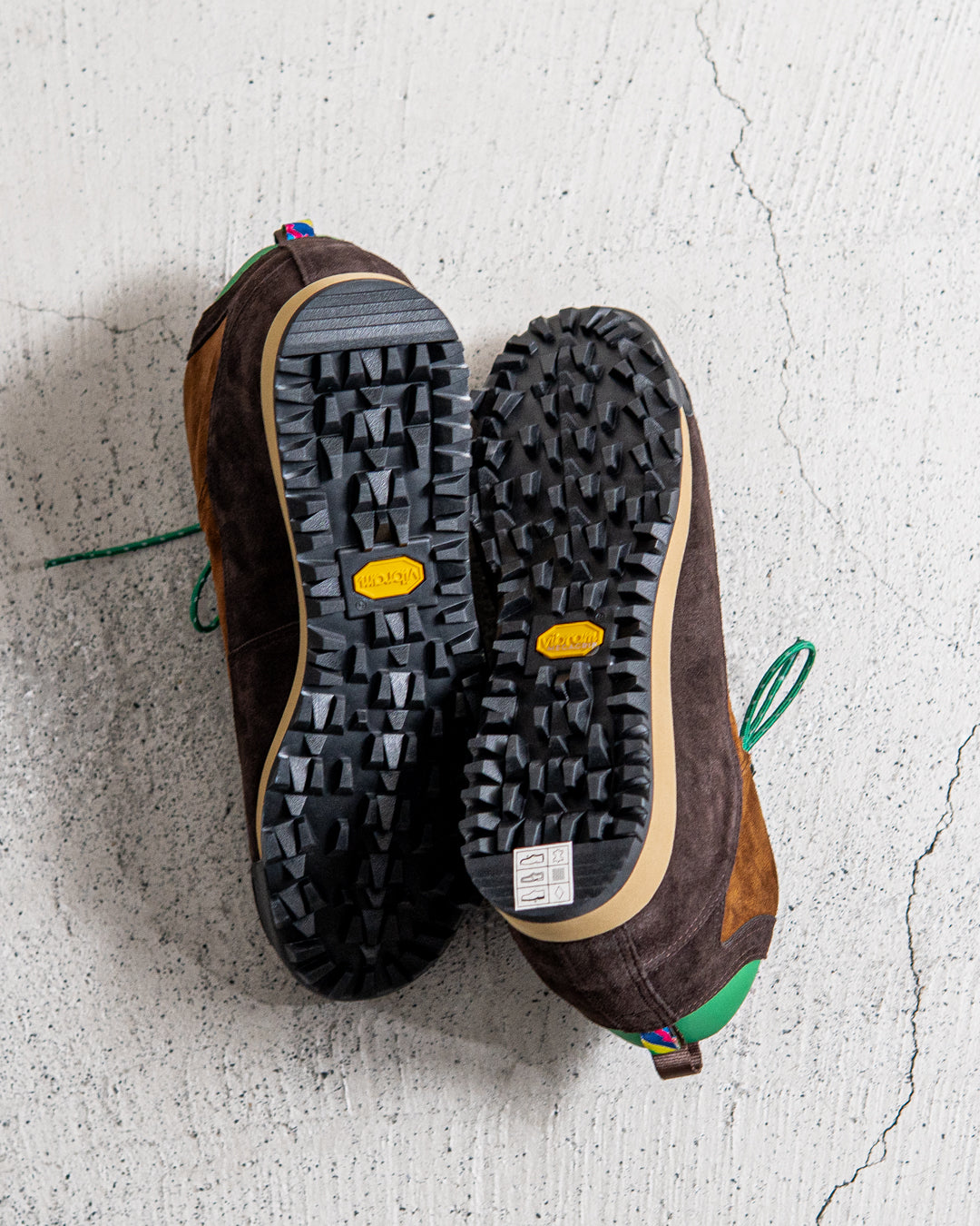 【collaboration】is-ness × SUICOKE FLOW-MID SHOES