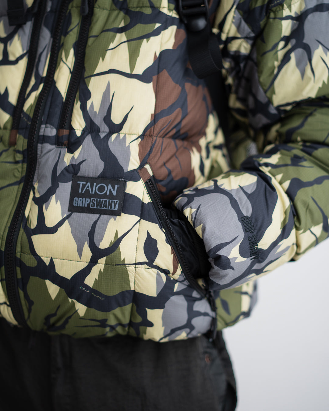 【Collaboration Item】GRIP SWANY CORDURA DOWN JACKET BLACK CAMO