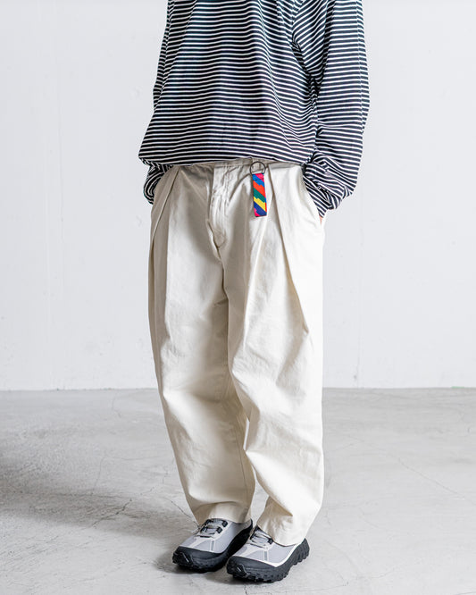 is-ness TWILL TUCK TROUSERS