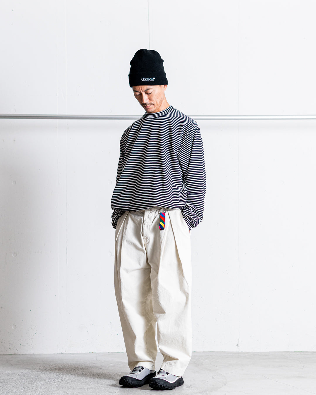 is-ness TWILL TUCK TROUSERS