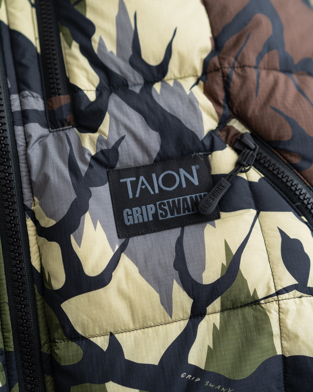 【Collaboration Item】GRIP SWANY CORDURA DOWN JACKET BLACK CAMO