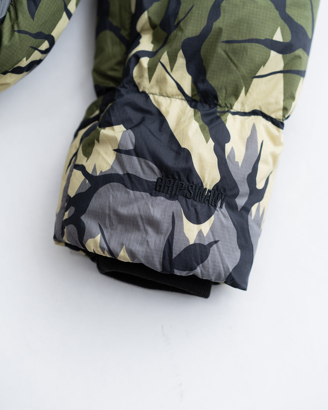 【Collaboration Item】GRIP SWANY CORDURA DOWN JACKET BLACK CAMO