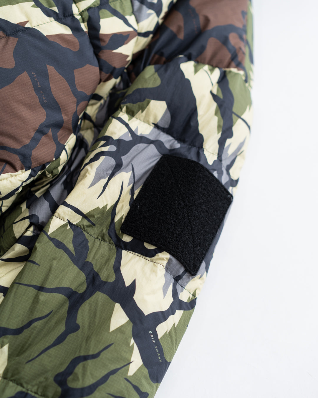 【Collaboration Item】GRIP SWANY CORDURA DOWN JACKET BLACK CAMO