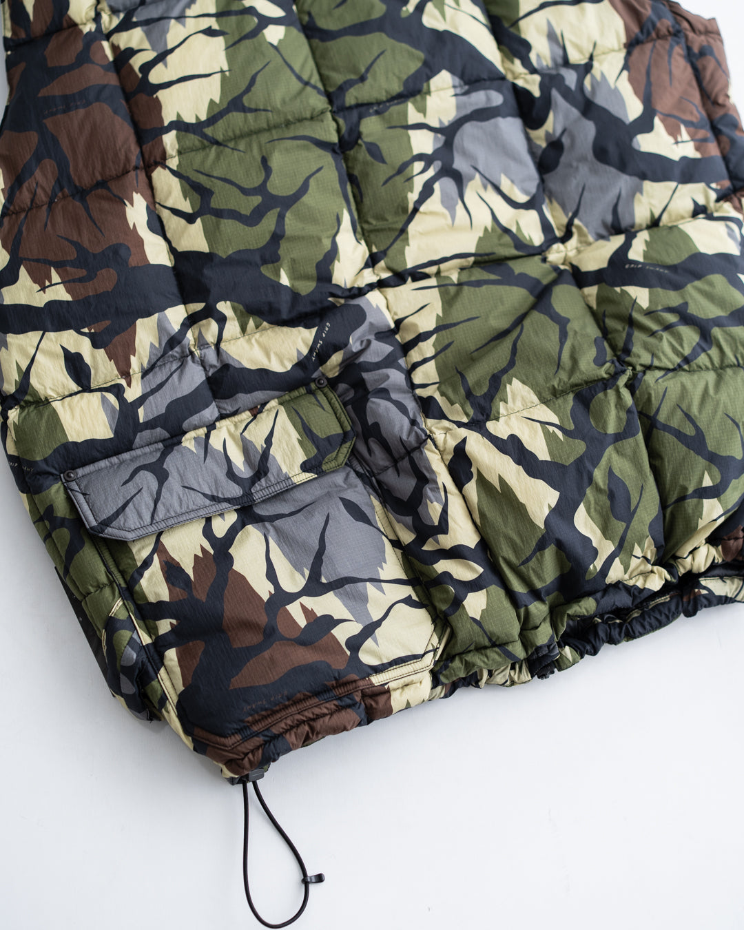 【Collaboration Item】GRIP SWANY CORDURA DOWN VEST BLACK CAMO