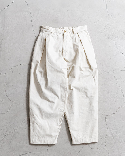is-ness TWILL TUCK TROUSERS