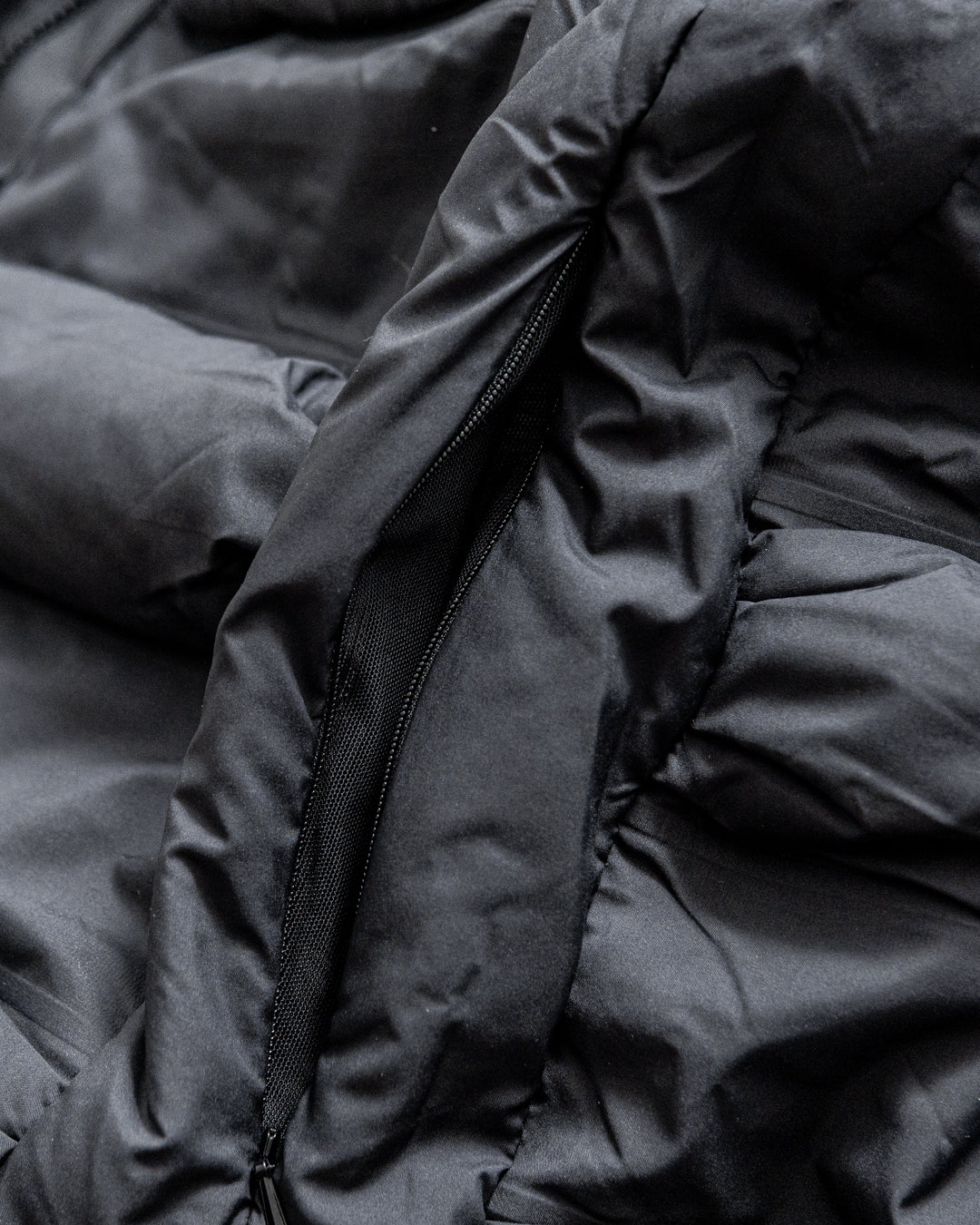 【limited】HUNTING WORLD CRAFTED BY DESCENTE.LAB ALTERNATELY WAVE DOWN HOODED JACKET