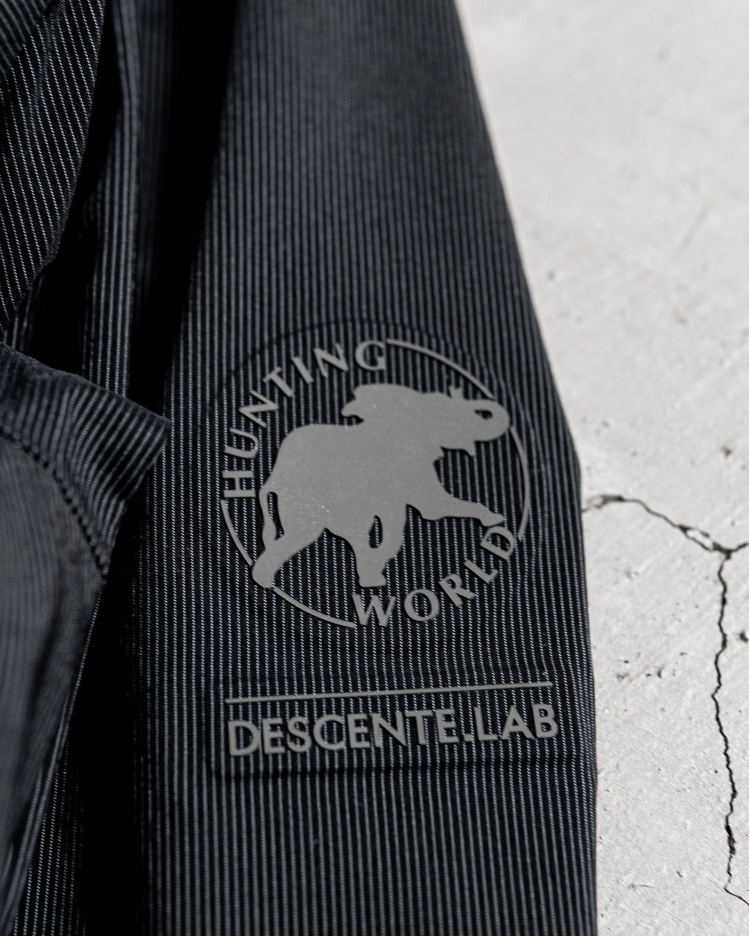 【limited】HUNTING WORLD CRAFTED BY DESCENTE.LAB HARD SHELL ASYMMETRY FIELD JACKET