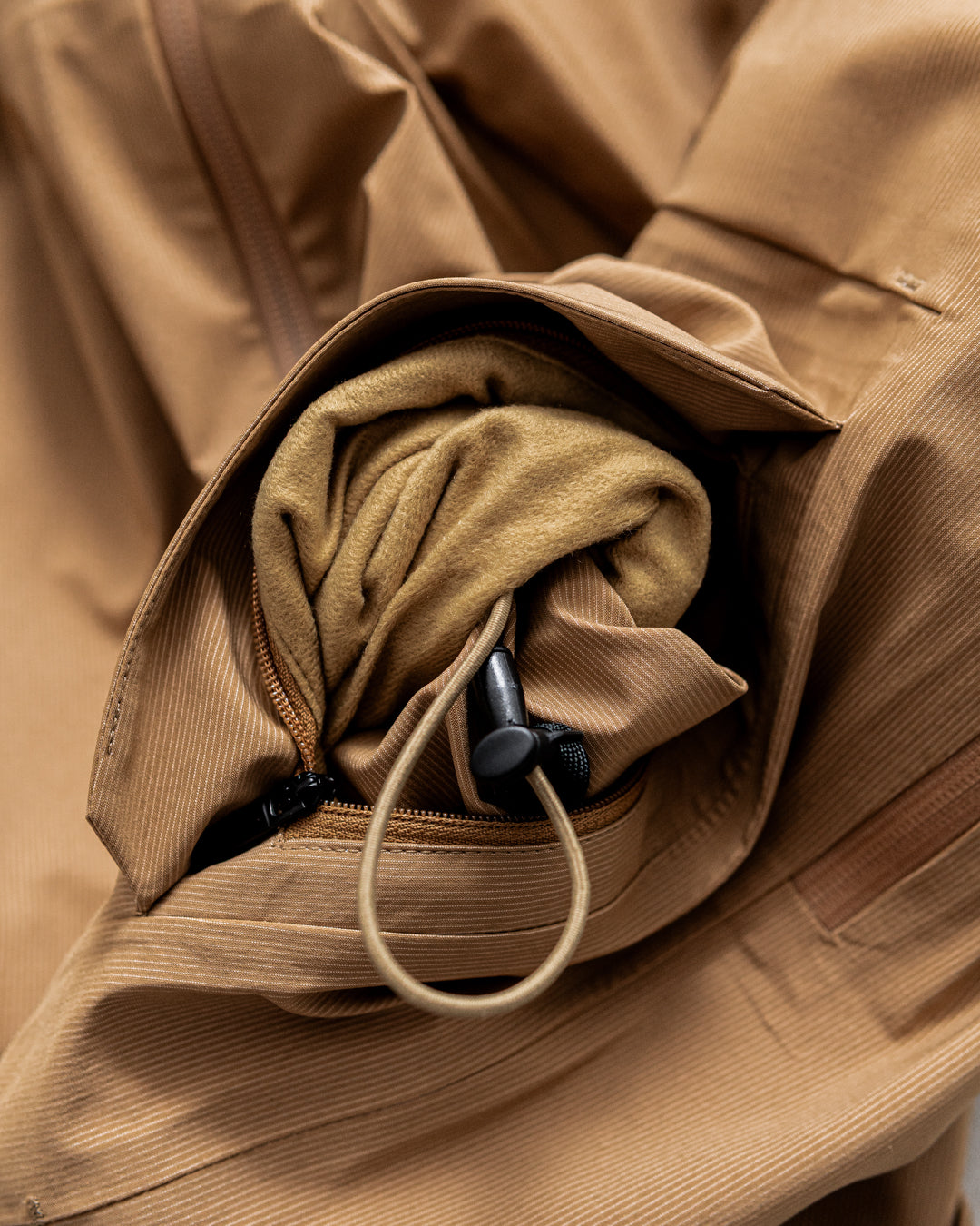 【limited】HUNTING WORLD CRAFTED BY DESCENTE.LAB HARD SHELL ASYMMETRY FIELD JACKET