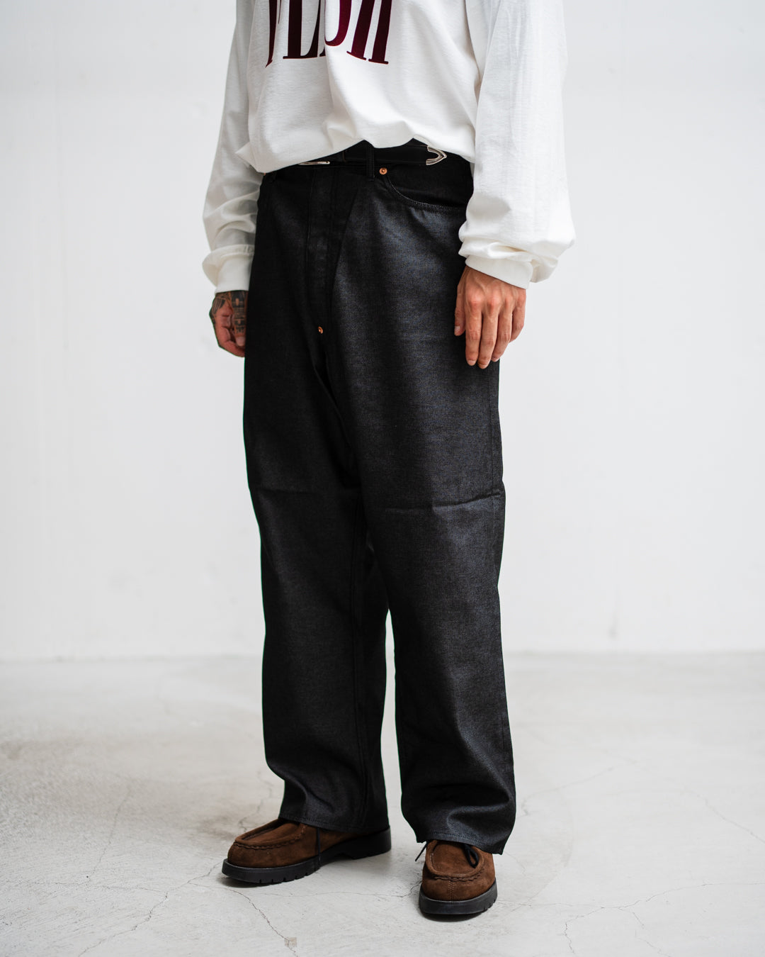 通販] FOUNDOUR(ファウンダ) COLOR DENIM PANTS 商品ページ