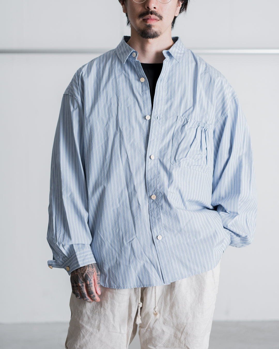 refomed WRIST PATCH WIDE SHIRT