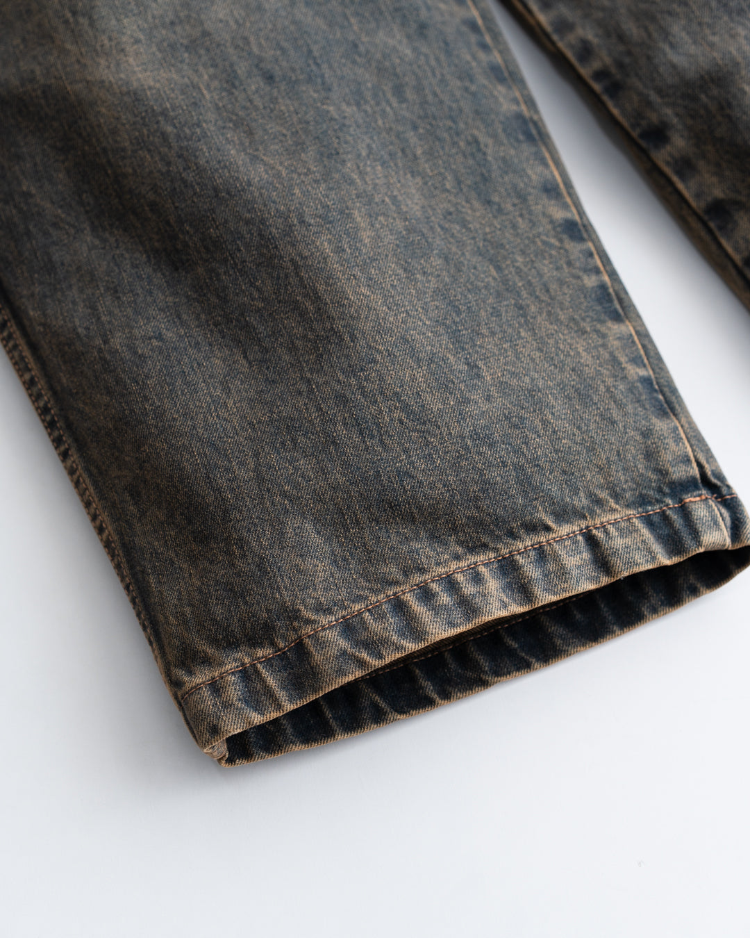 COMFORTABLE REASON Fade Straight Denim