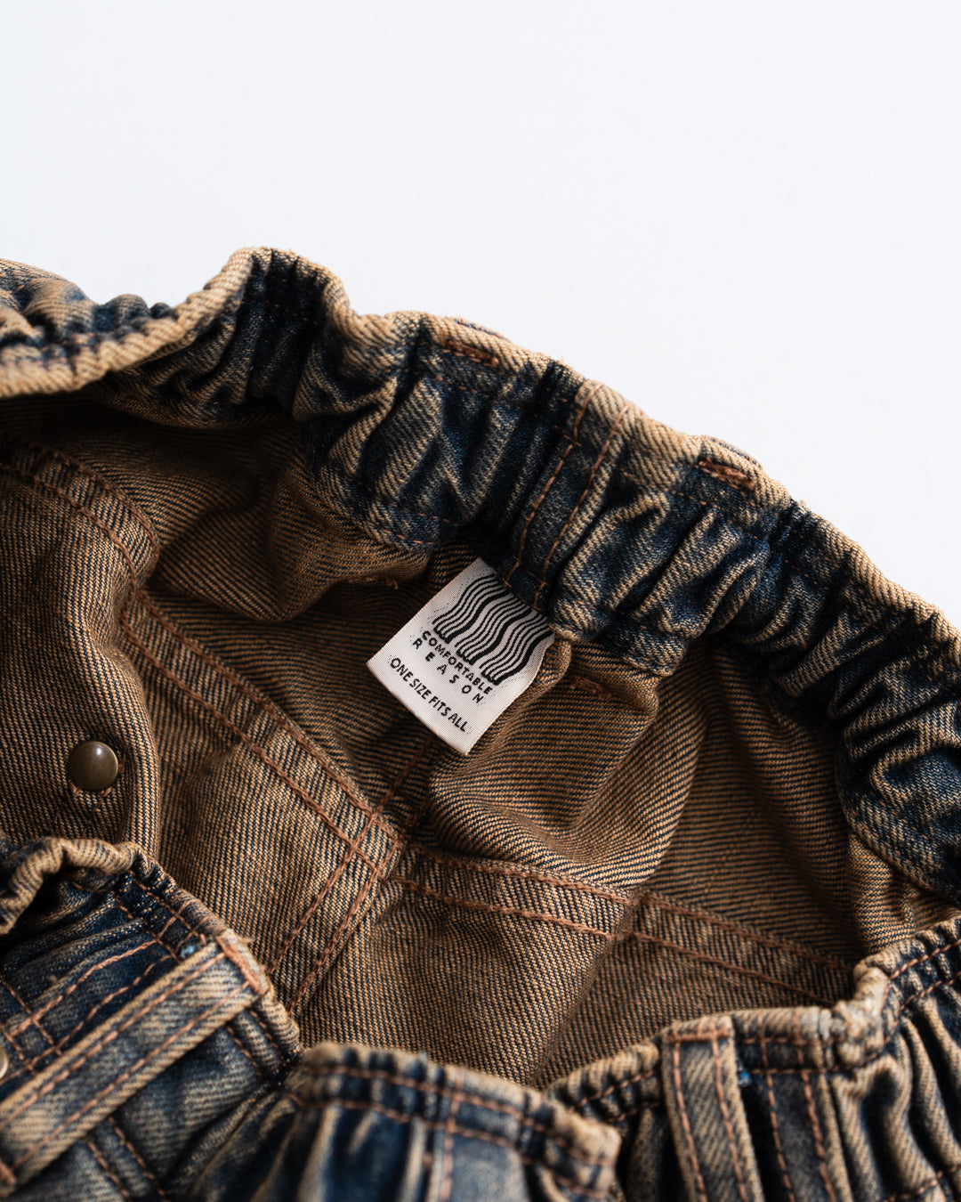 COMFORTABLE REASON Fade Straight Denim