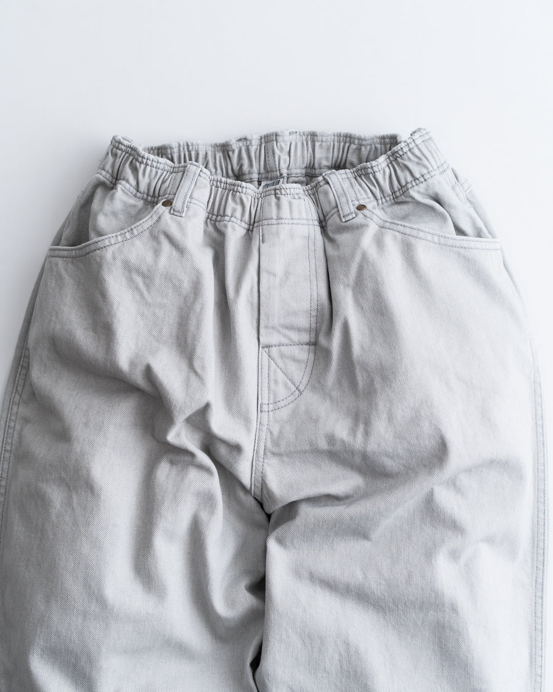 COMFORTABLE REASON Surface Dyed Denim