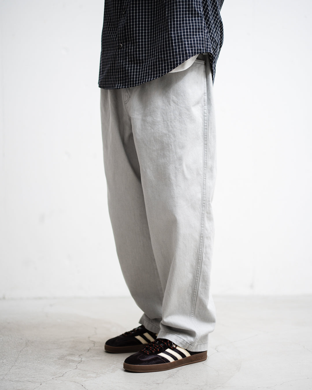 COMFORTABLE REASON Surface Dyed Denim