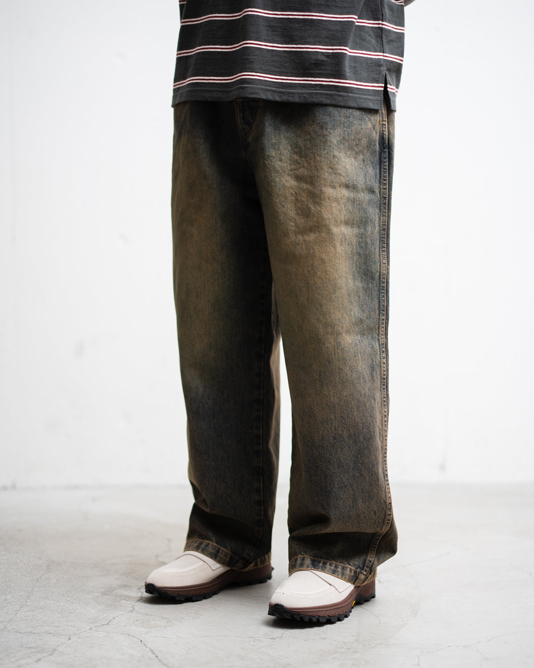 COMFORTABLE REASON Fade Straight Denim