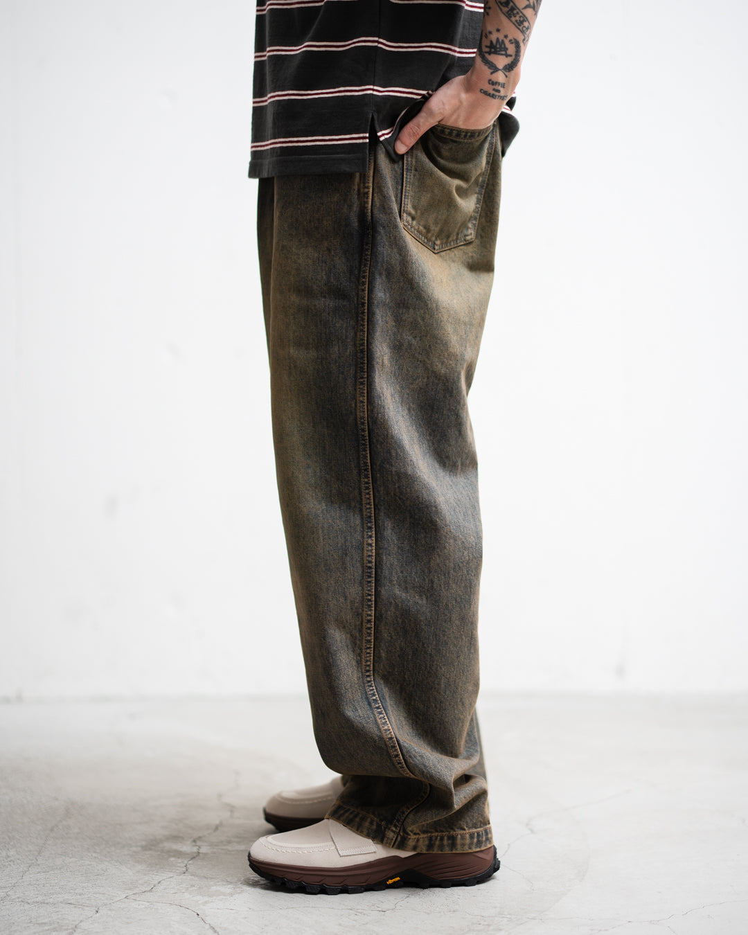 COMFORTABLE REASON Fade Straight Denim