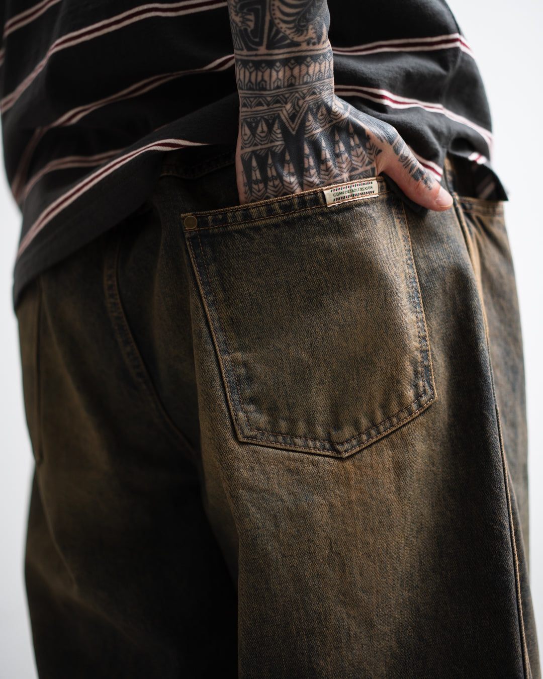 COMFORTABLE REASON Fade Straight Denim