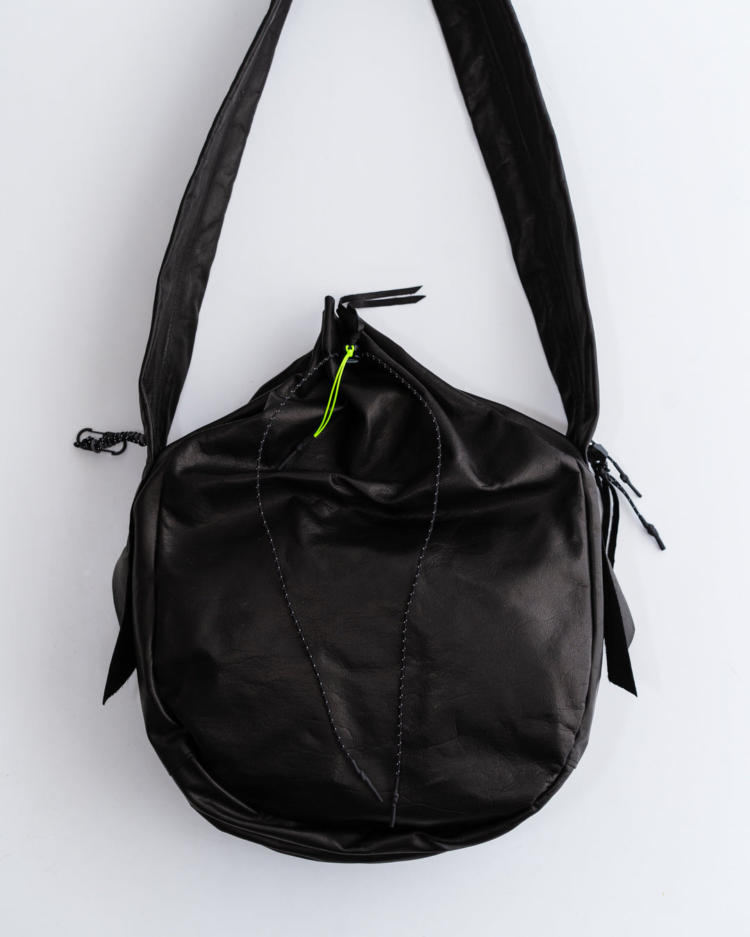 B:TOGETHER(ビートゥギャザー) KINCHAKU LEATHER 商品ページ – fazeone