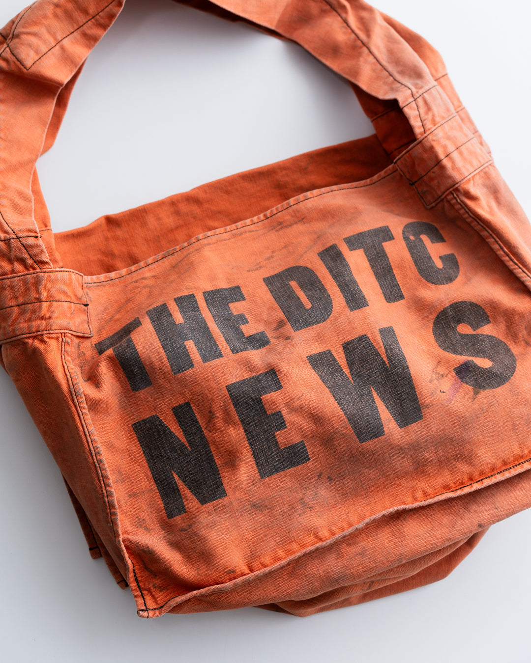 [8.30 sat 11:00 Release] BOWWOW THE DITC NEWSPAPER BAG AGED
