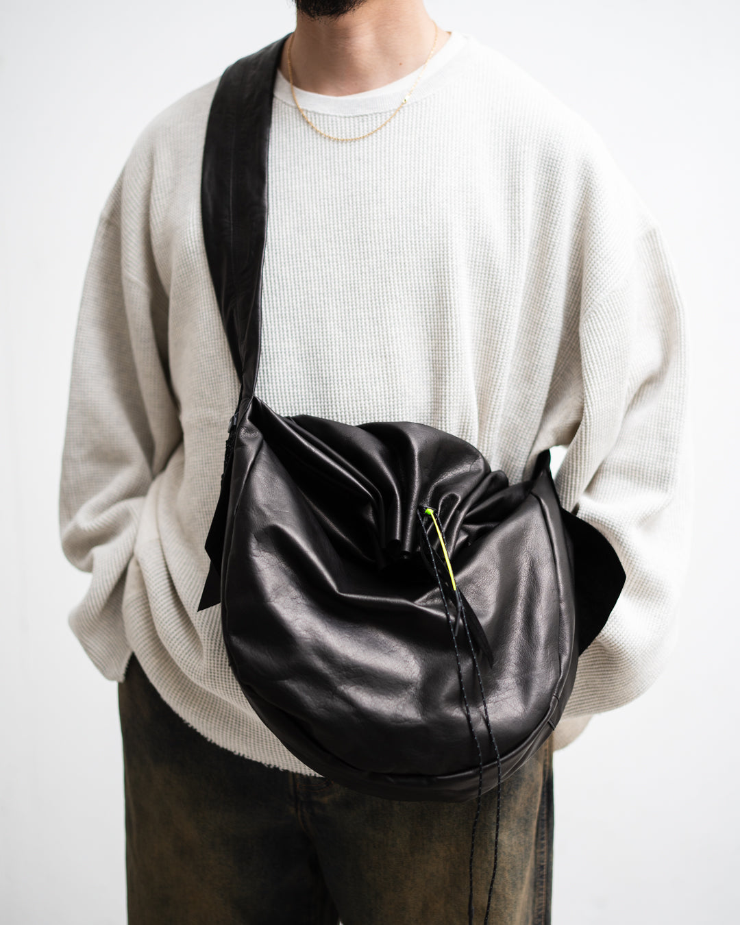 B:TOGETHER(ビートゥギャザー) KINCHAKU LEATHER 商品ページ – fazeone