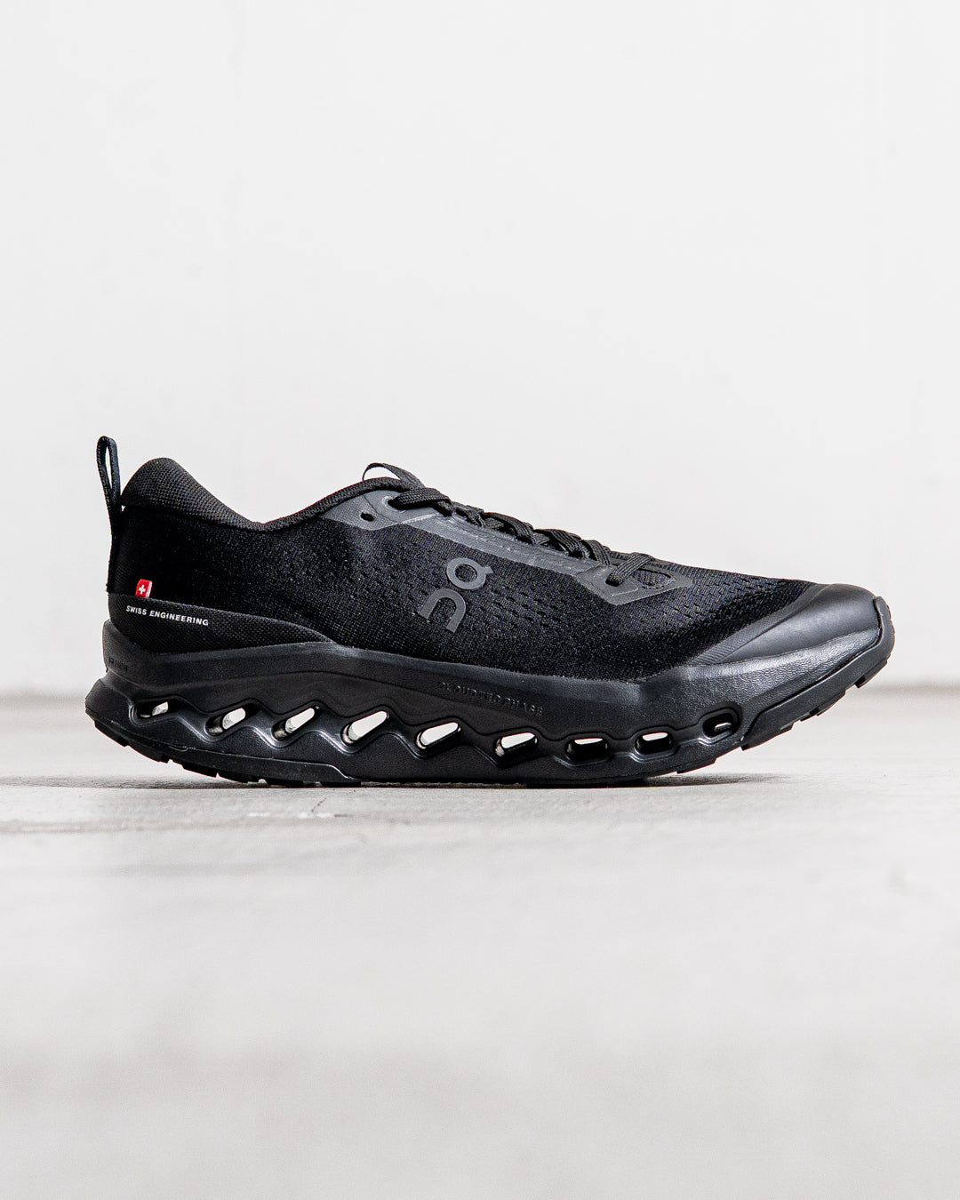 On Cloudsurfer Trail 2 Black / Ecllpse