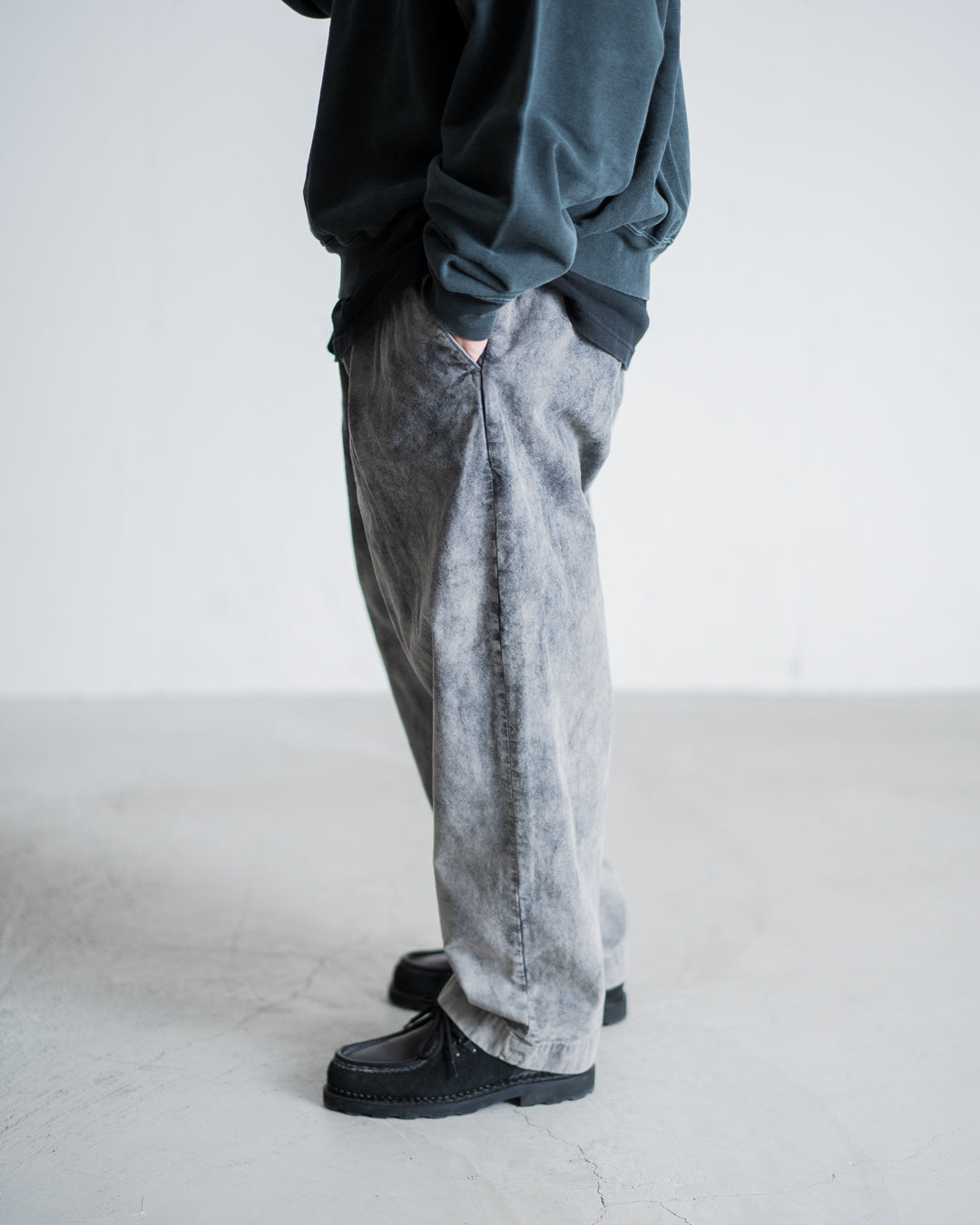 ANACHRONORM SULFUR DYED TUCK WIDE TROUSERS SULFUR