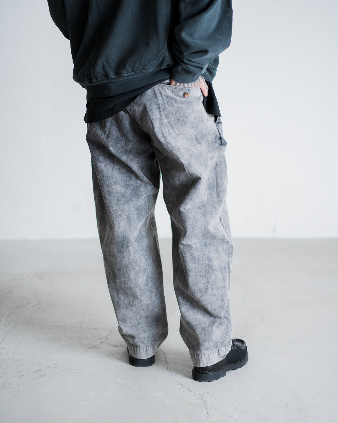 ANACHRONORM SULFUR DYED TUCK WIDE TROUSERS SULFUR