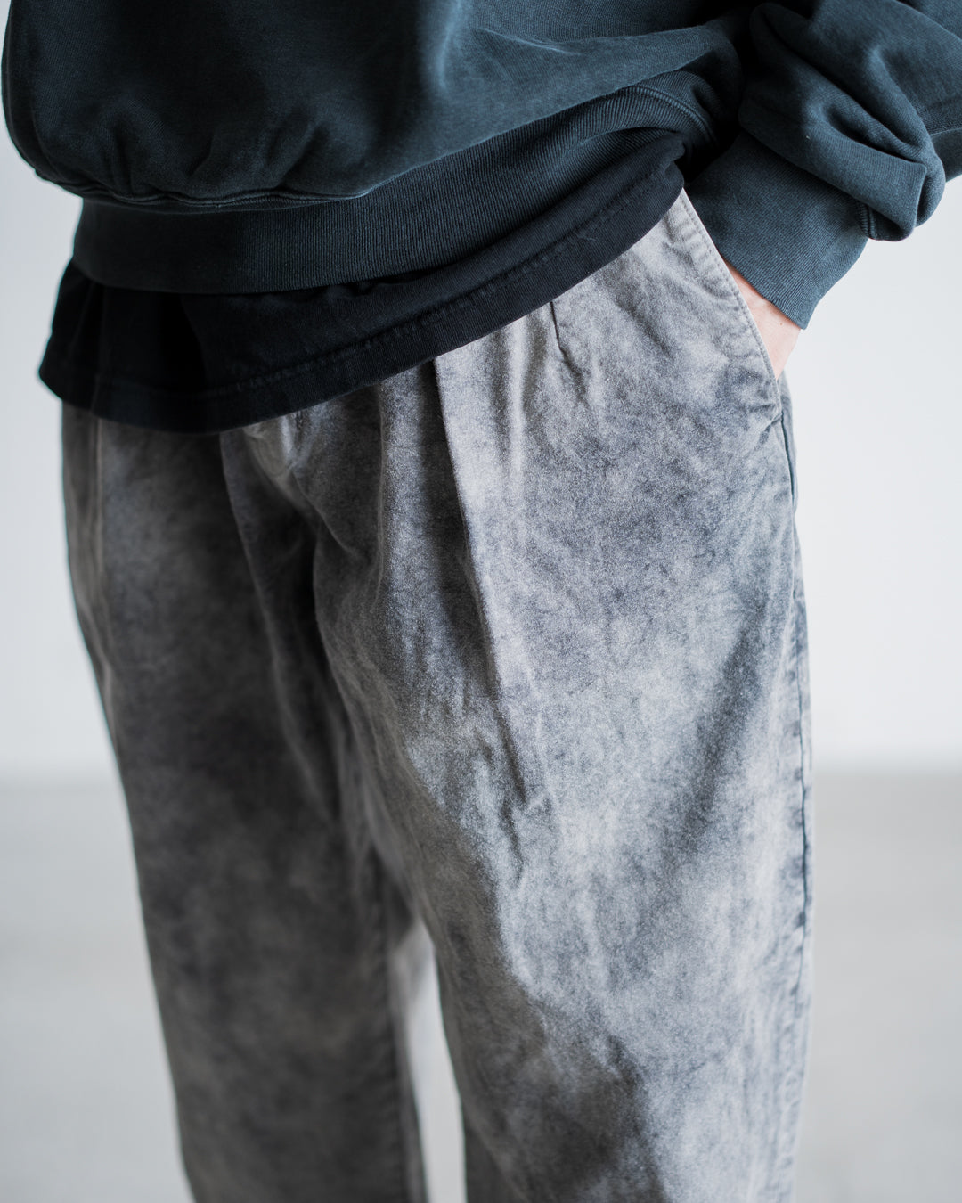 ANACHRONORM SULFUR DYED TUCK WIDE TROUSERS SULFUR