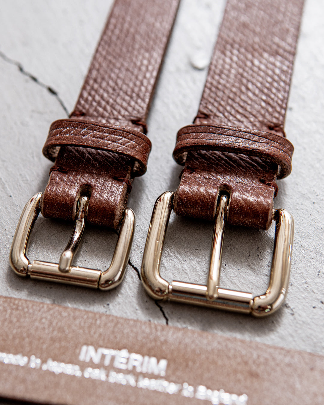 INTERIM CROSS GRAIN OAK BARK LEATHER BELT (DARK STAIN) 25,30mm