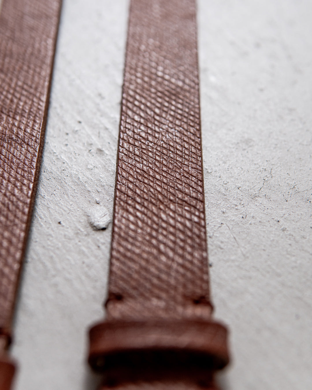 INTERIM CROSS GRAIN OAK BARK LEATHER BELT (DARK STAIN) 25,30mm