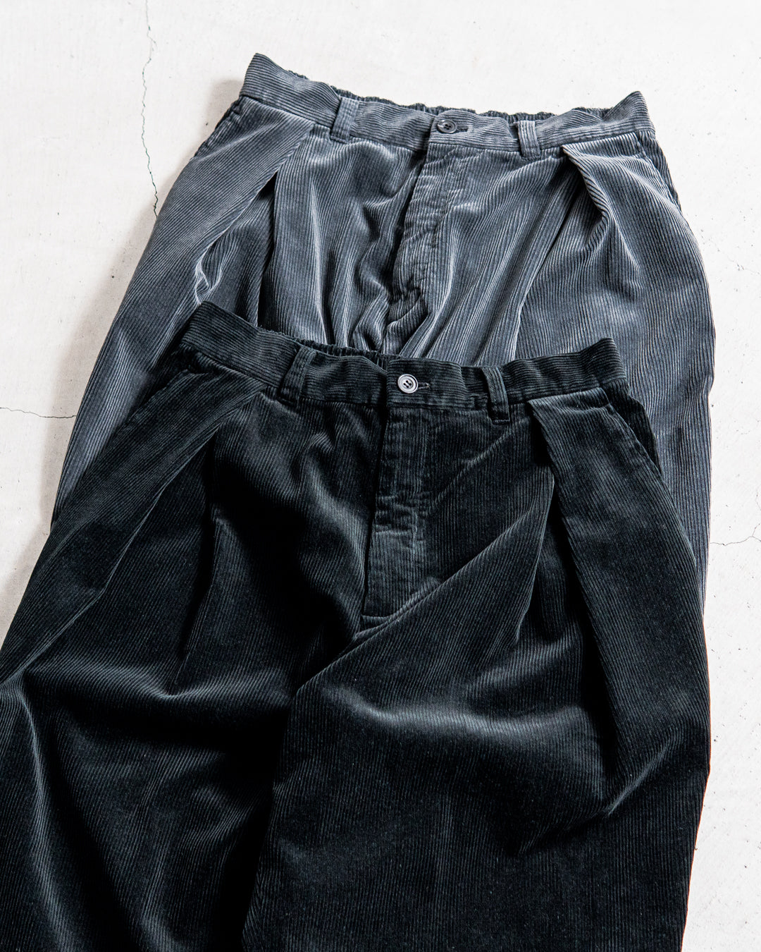 is-ness CORDUROY TUCK TROUSERS