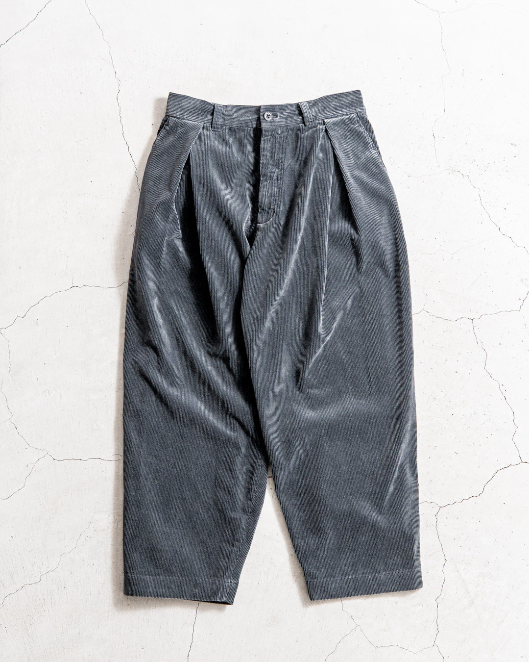 is-ness CORDUROY TUCK TROUSERS