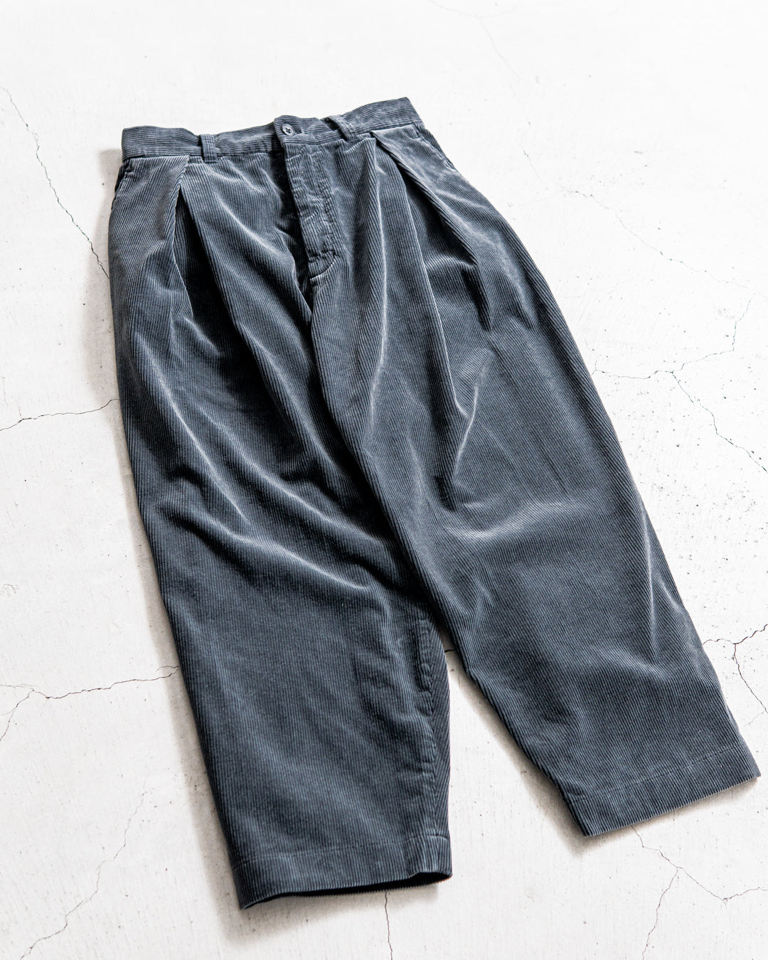 is-ness CORDUROY TUCK TROUSERS