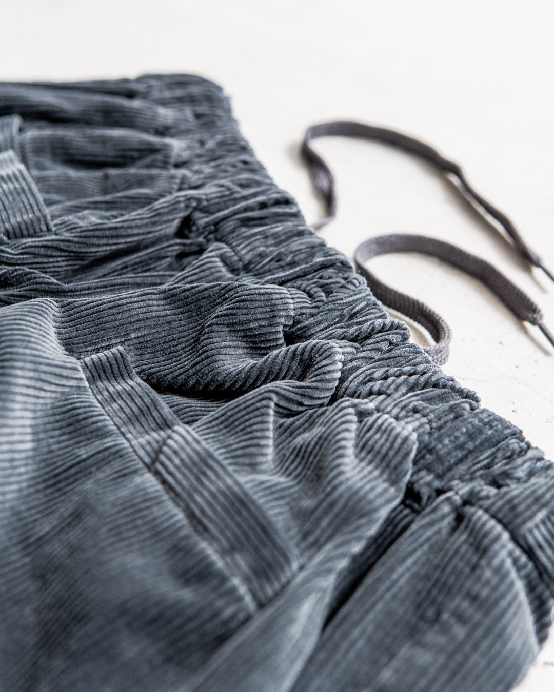 is-ness CORDUROY TUCK TROUSERS