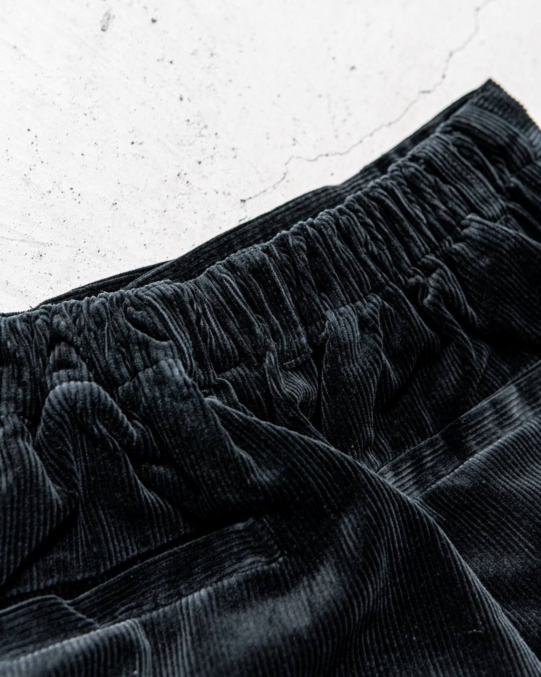 is-ness CORDUROY TUCK TROUSERS