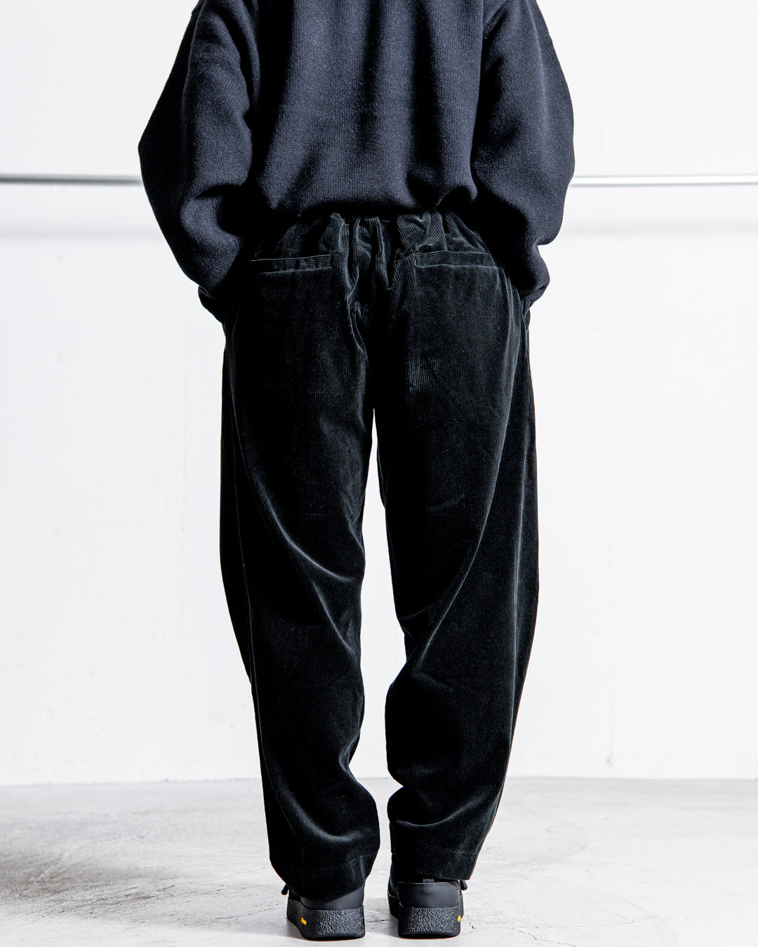 is-ness CORDUROY TUCK TROUSERS