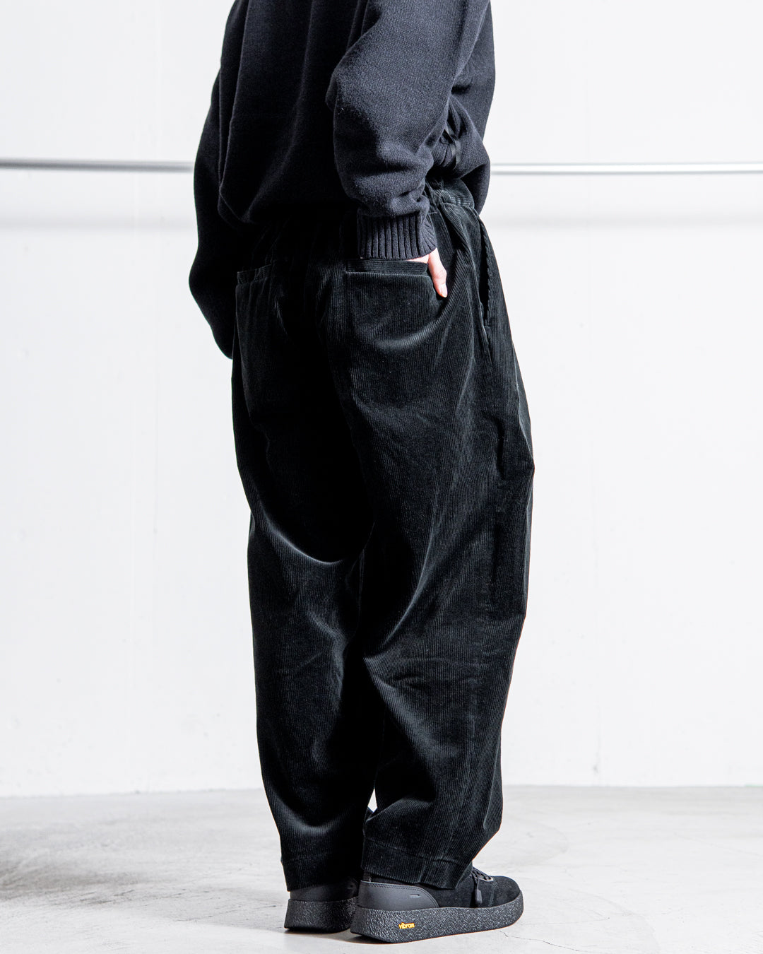 is-ness CORDUROY TUCK TROUSERS