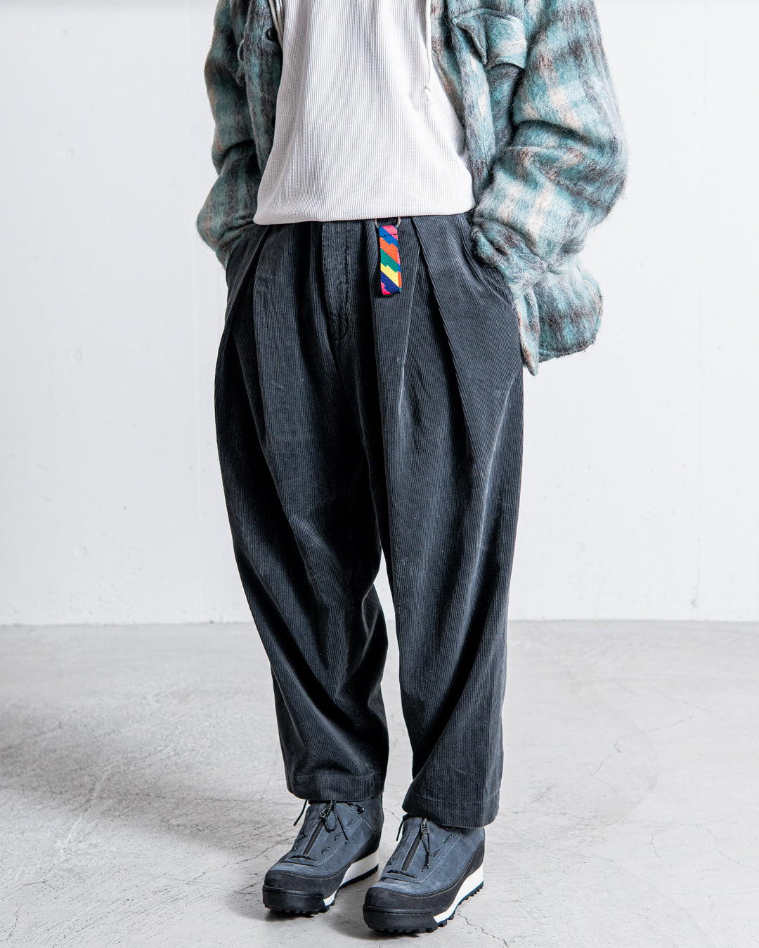 is-ness CORDUROY TUCK TROUSERS