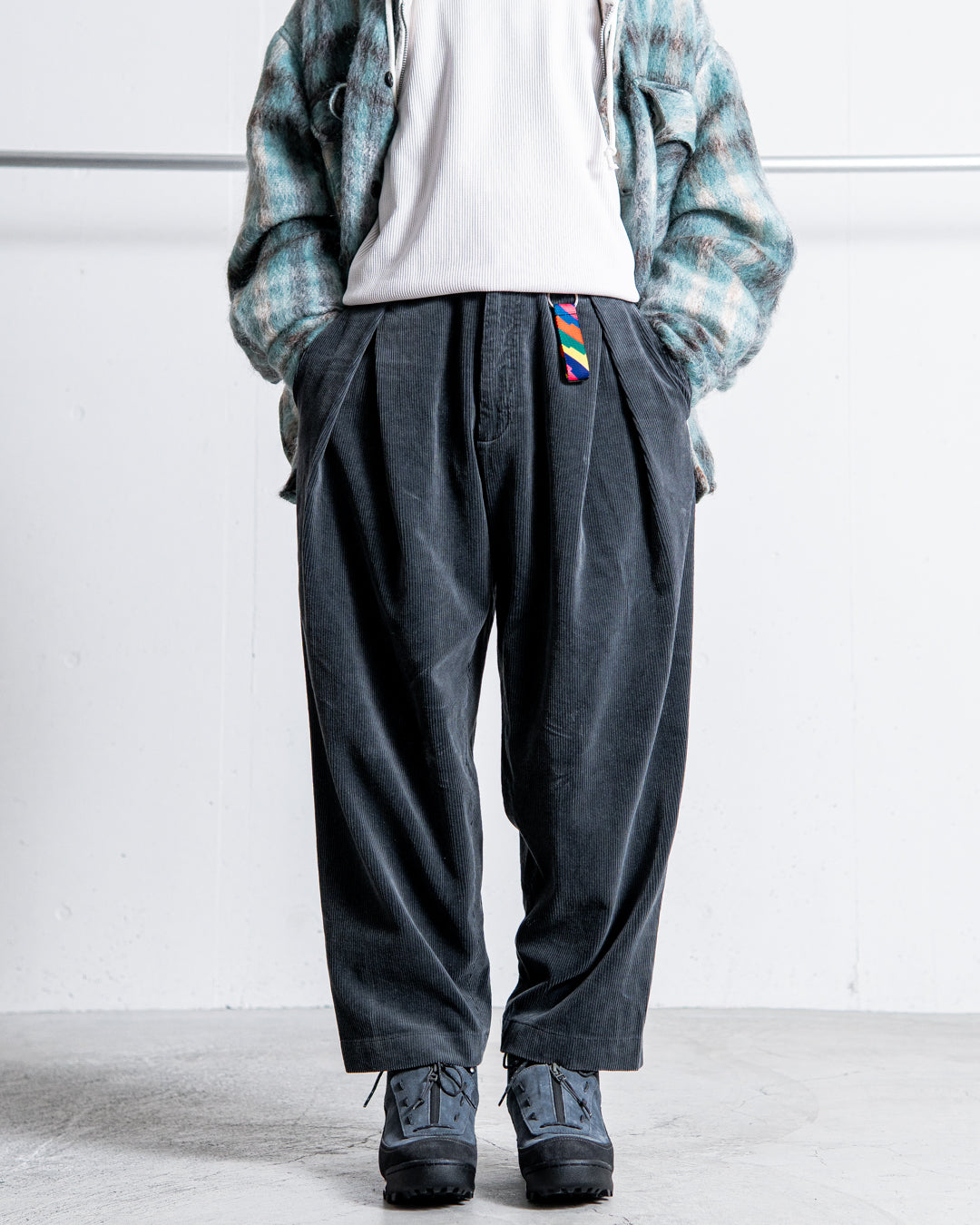 is-ness CORDUROY TUCK TROUSERS