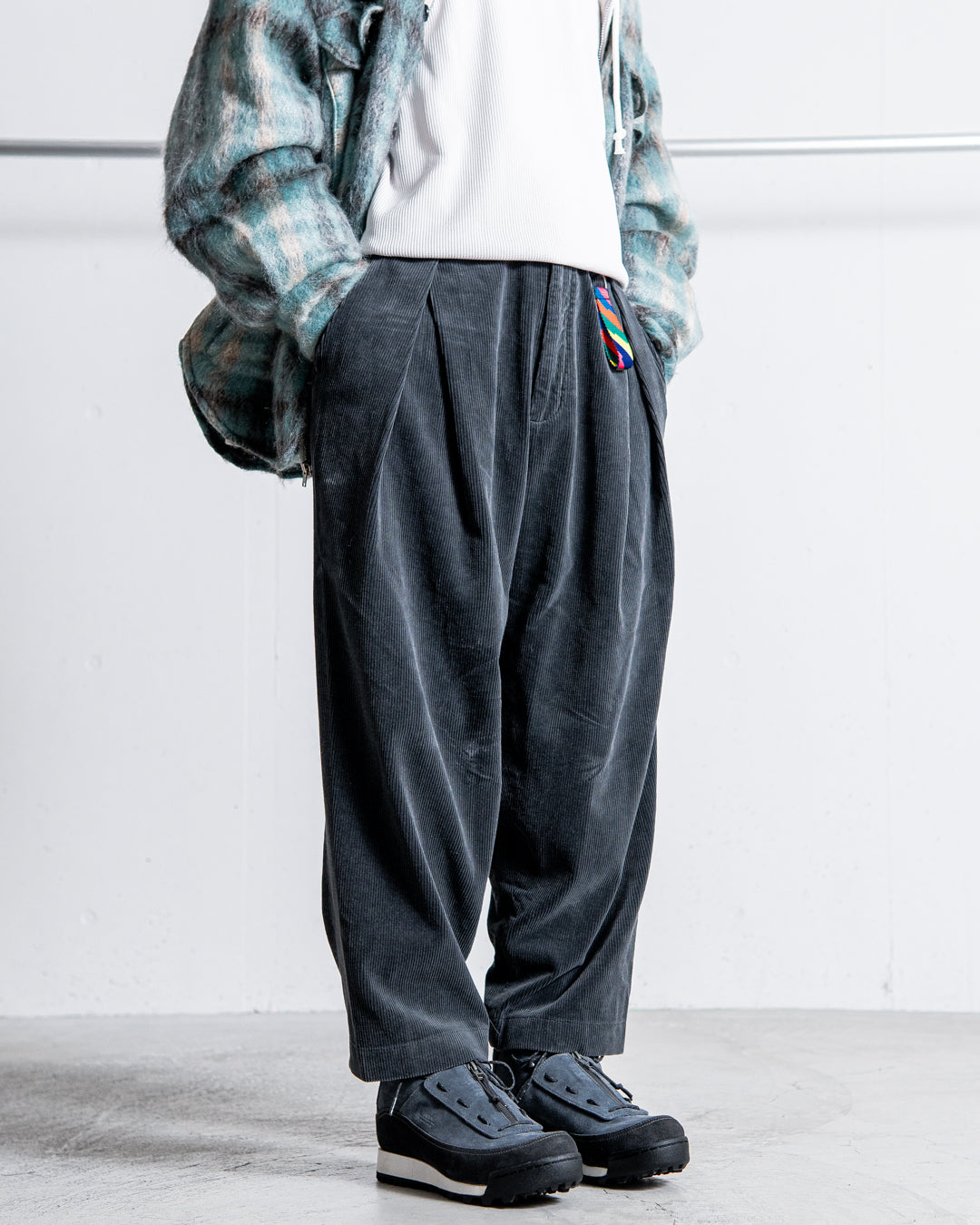 is-ness CORDUROY TUCK TROUSERS
