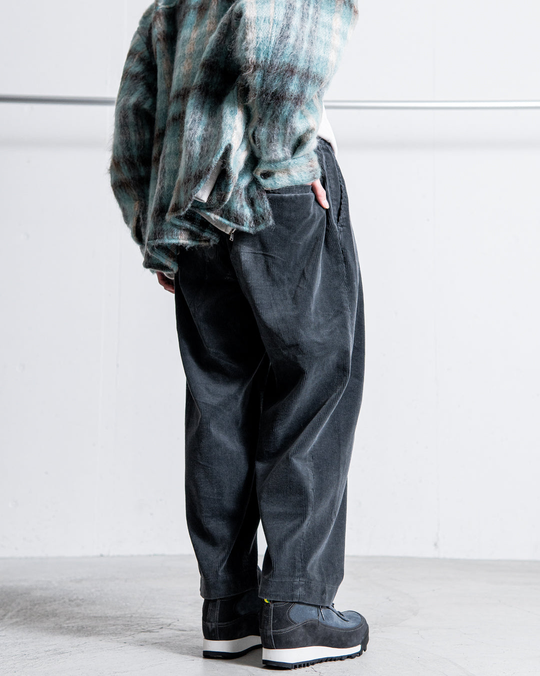 is-ness CORDUROY TUCK TROUSERS